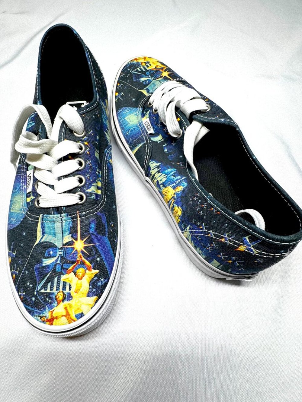 New Vans Authentic Star Wars A New Hope Movie Poster Mens Size 9.5 Women's 11